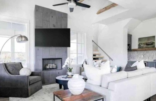 Perry House | Luxurious Camp In Sportsman’s Paradise