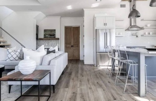 Perry House | Luxurious Camp In Sportsman’s Paradise