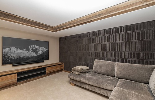 Le Praz Ski Chalet | Luxurious Chalet in Courchevel Le Praz with Pool, Sauna, and Close to Ski Lifts
