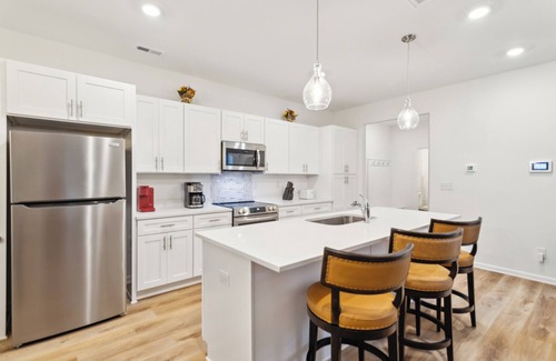 Hidden Valley House | Luxurious Charm & Comfort: Your Perfect Getaway; 6 mi from Downtown Charlotte!