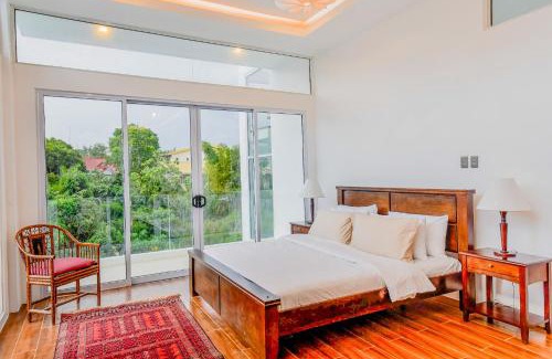 Tagaytay Apartment | Luxurious Cliff House Tagaytay