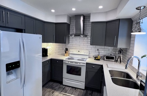 South Venice House | Luxurious Coastal 3 bed 2 Bath Private Pool minutes from Beach