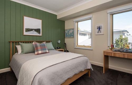 Barwon Heads House | Luxurious Coastal Magnificence Solar Heated Pool