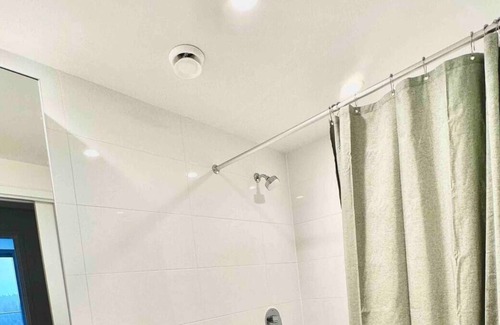 Burnaby Apartment | Luxurious Condo by Skytrain