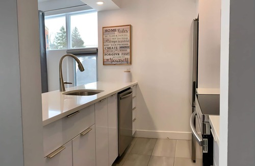 Magog Apartment | Luxurious condo in downtown Magog with wood fireplace and pool