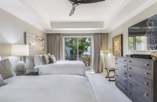Seven Mile Beach Condo | Luxurious Condo With Private Ocean Views Directly On Seven Mile Beach 3 Bedroom Condo by Redawning