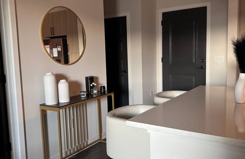 Reynoldstown Apartment | Luxurious corner unit in quiet Atlanta Oasis