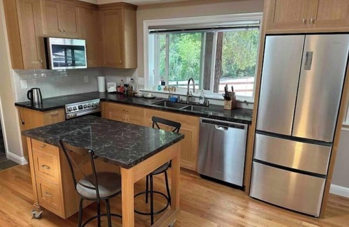 Saratoga House | Luxurious Cottage in Saratoga