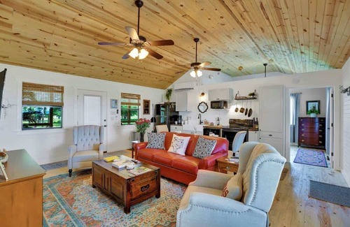 Fredericksburg Cottage | Luxurious Cottage on 3-acre's in Fred Wine Country