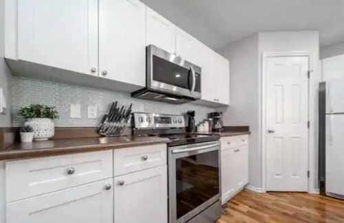 West Edmonton House | Luxurious & Cozy-5bdrm Home-Minutes to WEM-WIFI