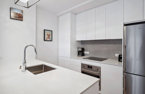 Downtown Montreal Apartment | Luxurious Downtown Condo, 3 minutes to the Metro