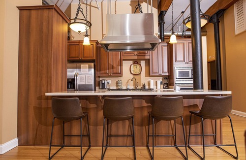 Wholesale District Condo | Luxurious Downtown Condo by Georgia Street