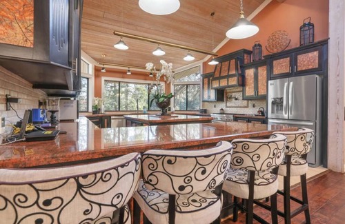 Shaver Lake House | Luxurious Escape-DOUBLE Masters/GOURMET Kitchen