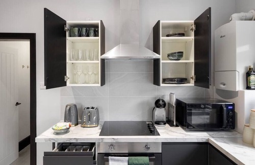 Munster Apartment | Luxurious Evergreen Flat Sleeps 4