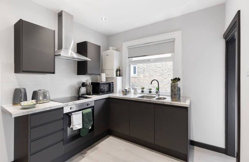 Munster Apartment | Luxurious Evergreen Flat Sleeps 4