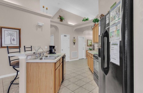 Four Corners Villa | Luxurious Executive Villa 20 mins from Disney, Private Pool/Spa, Games Room