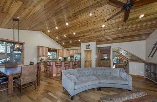 Tahoe Paradise House | Luxurious, Family Friendly, Hot Tub & AC