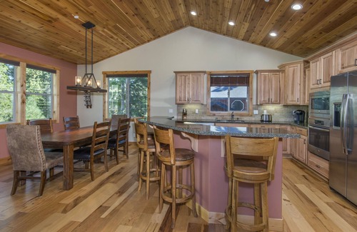 Tahoe Paradise House | Luxurious, Family Friendly, Hot Tub & AC