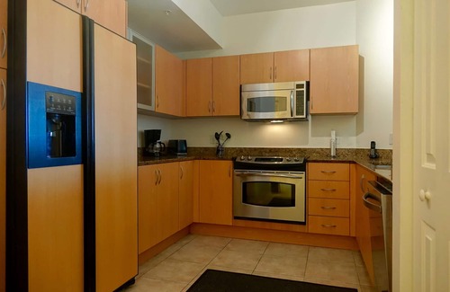 East Ocean Ave Condo | Luxurious, family-friendly 3BR condo on the water