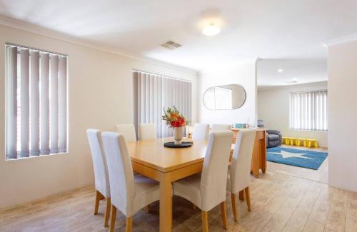Bassendean House | Luxurious Family Home