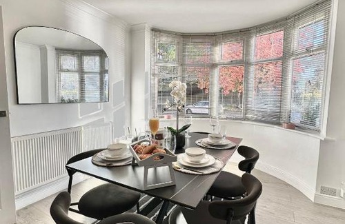 Northfield House | Luxurious family home in West Midlands
