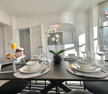 Northfield House | Luxurious family home in West Midlands