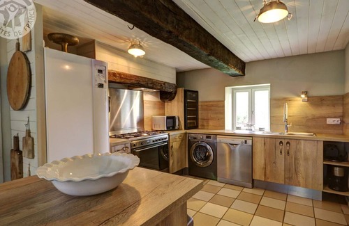 Vivans Cottage | Luxurious Farmhouse: Heated Pool, Spa, Sauna, Games, Pet-Friendly, Ideal for Families