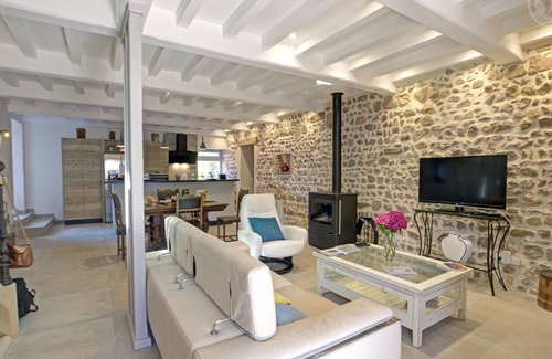 Notre-Dame-de-Boisset Cottage | Luxurious 2BR Cottage with Terrace, Spa & Scenic Views in Notre-Dame-de-Boisset