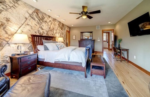 Fort Valley Cabin | Luxurious, Game Room, Mountain Views