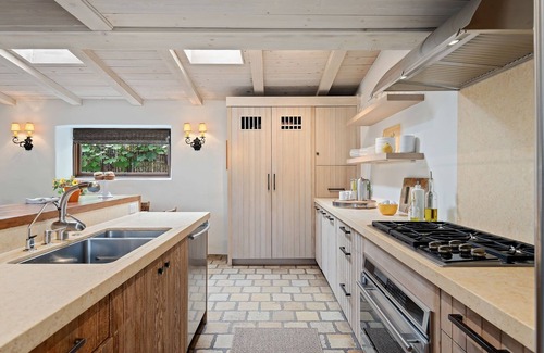 Laguna House | Luxurious Garden Casita in Downtown SB