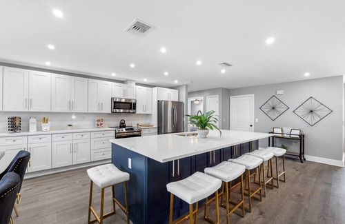 Temple Terrace House | Luxurious Golf Course Retreat