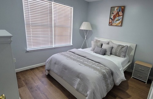 Greensboro House | Luxurious & Gorgeous Gem in cul-de-sac, very quiet residential area, Greensboro