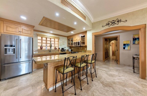El Medano Ejidal Villa | π Luxurious Ground-Floor Villa, Steps from Beach & Pool, Terrace BBQ π₯3103