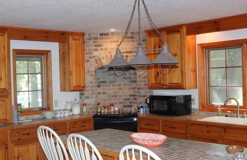 Spicer House | Luxurious handicapped accessible Home on Crystal Clear Green Lake in Spicer, MN