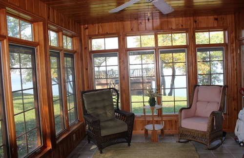 Spicer House | Luxurious handicapped accessible Home on Crystal Clear Green Lake in Spicer, MN
