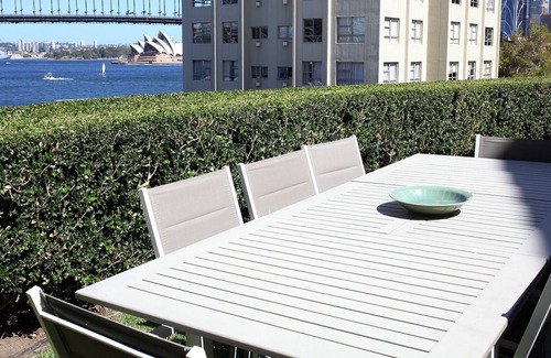 McMahons Point Apartment | Luxurious Harbourside Haven w/ Spectacular View