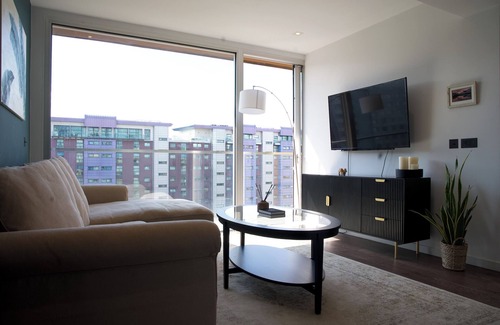 Queenstown Apartment | Luxurious Haven in Battersea