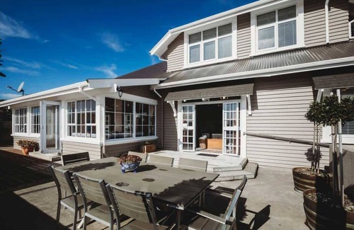 New Plymouth Villa | Luxurious Heritage Home in New Plymouth