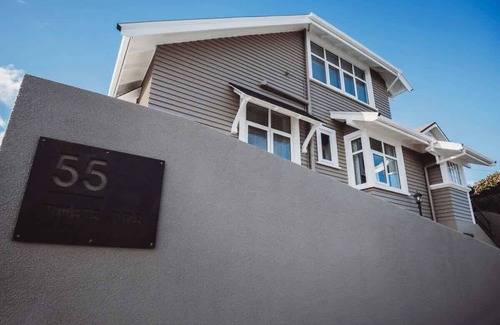 New Plymouth Villa | Luxurious Heritage Home in New Plymouth