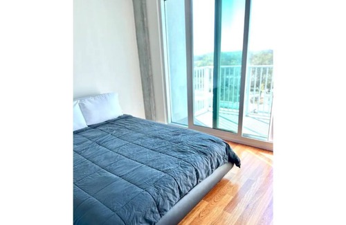 Buckhead Village Condo | Luxurious Highrise Condo | FREE parking!