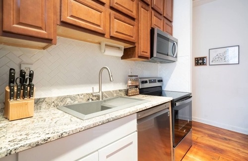 Phoenix Hill House | Luxurious home in centrally located Phoenix Hill. Mins to NULU & Bourbon Trail