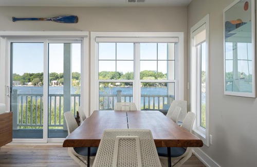 Douglas Apartment | Luxurious Home on Lake Kalamazoo