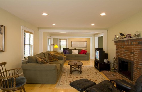 Inman Square House | Luxurious home rents 1 of 2 rooms w/ kitchen, living & dining room use M807#3