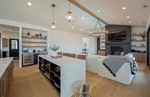 Orondo House | Luxurious home w/seasonal pool, hot tub, fire pit & outdoor kitchen