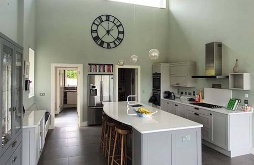 Enniskerry House | Luxurious home with gym, bar & sauna, overlooking the Sugarloaf in Enniskerry.