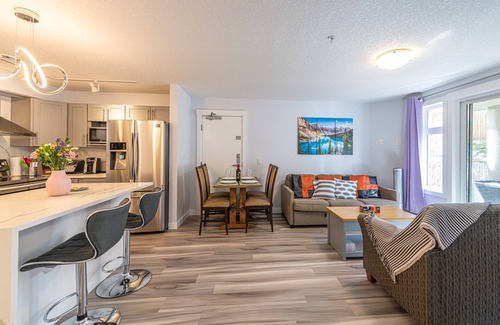 Canmore Apartment | Luxurious Honeymoon & Anniversary Suite