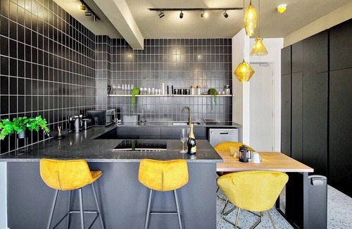 Foreshore Apartment | Luxurious hotel-type living couples retreat- pool