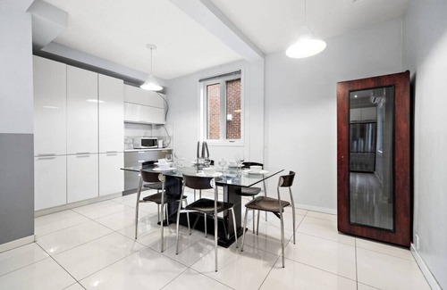 Cote-Des-Neiges—Notre-Dame-De-Grace House | Luxurious House Big Terrace | Sleeps 16 | 3bath