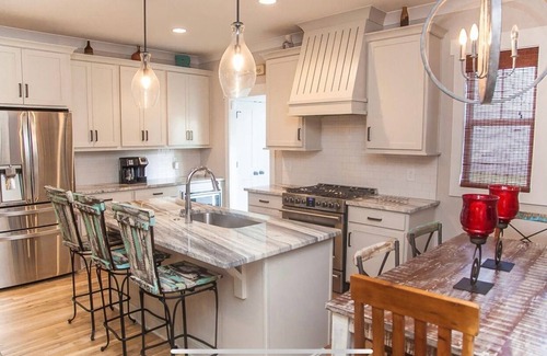 The Nations House | *LUXURIOUS House! Garage Parking, Walkable, Trendy neighborhood (Pet Friendly!)*