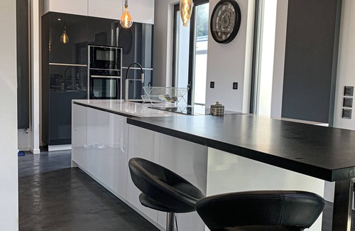 Sevres House | Luxurious house - jacuzzi - home cinema - gym - 4bed 4bathroom